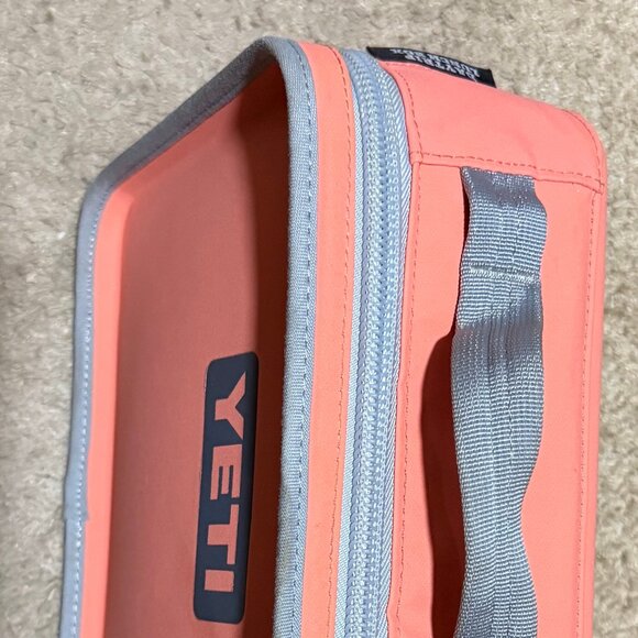YETI Daytrip Lunch Box Coral - Picture 3 of 16